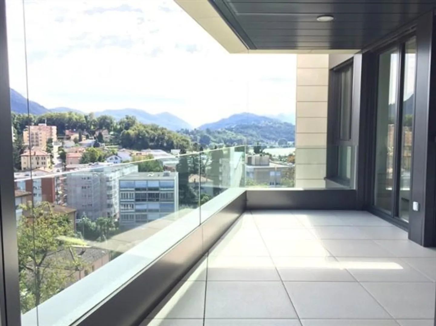 Appartement moderne à louer Lugano, Suisse - Photo 2 sur 11