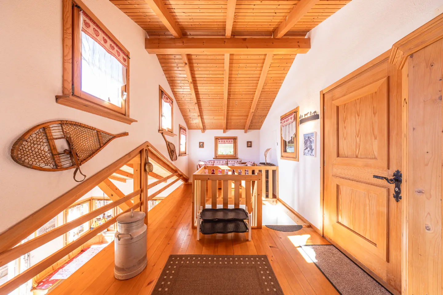 Entre lac et montagnes : un chalet, une vue, une vie - Photo 4 sur 11