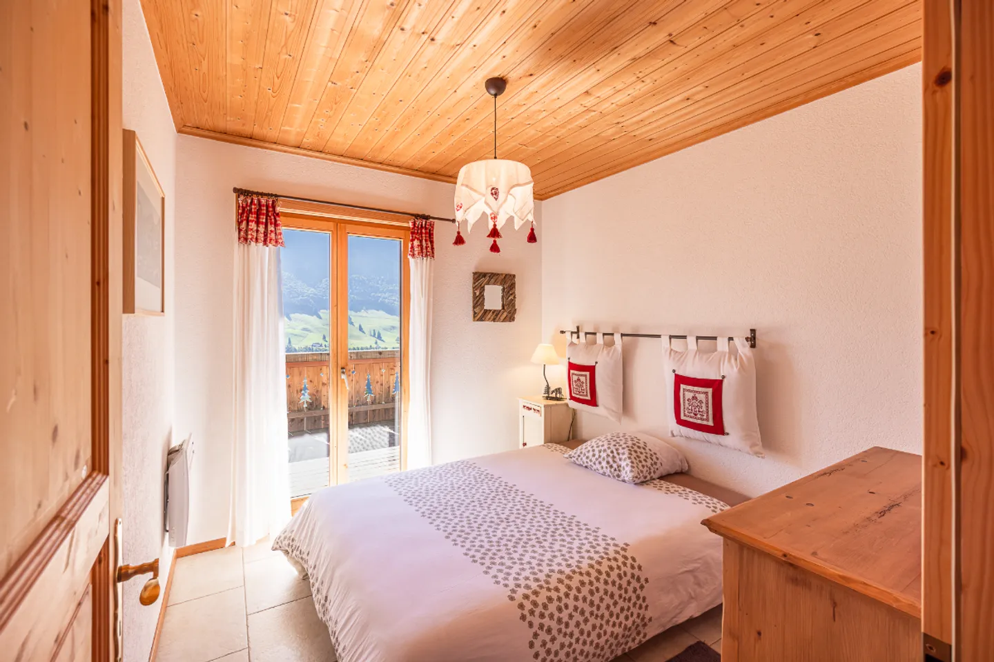 Entre lac et montagnes : un chalet, une vue, une vie - Photo 7 sur 11