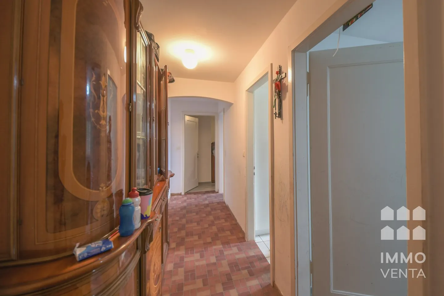 Appartement lumineux de 2½ pièces avec balcon - Photo 2 sur 8