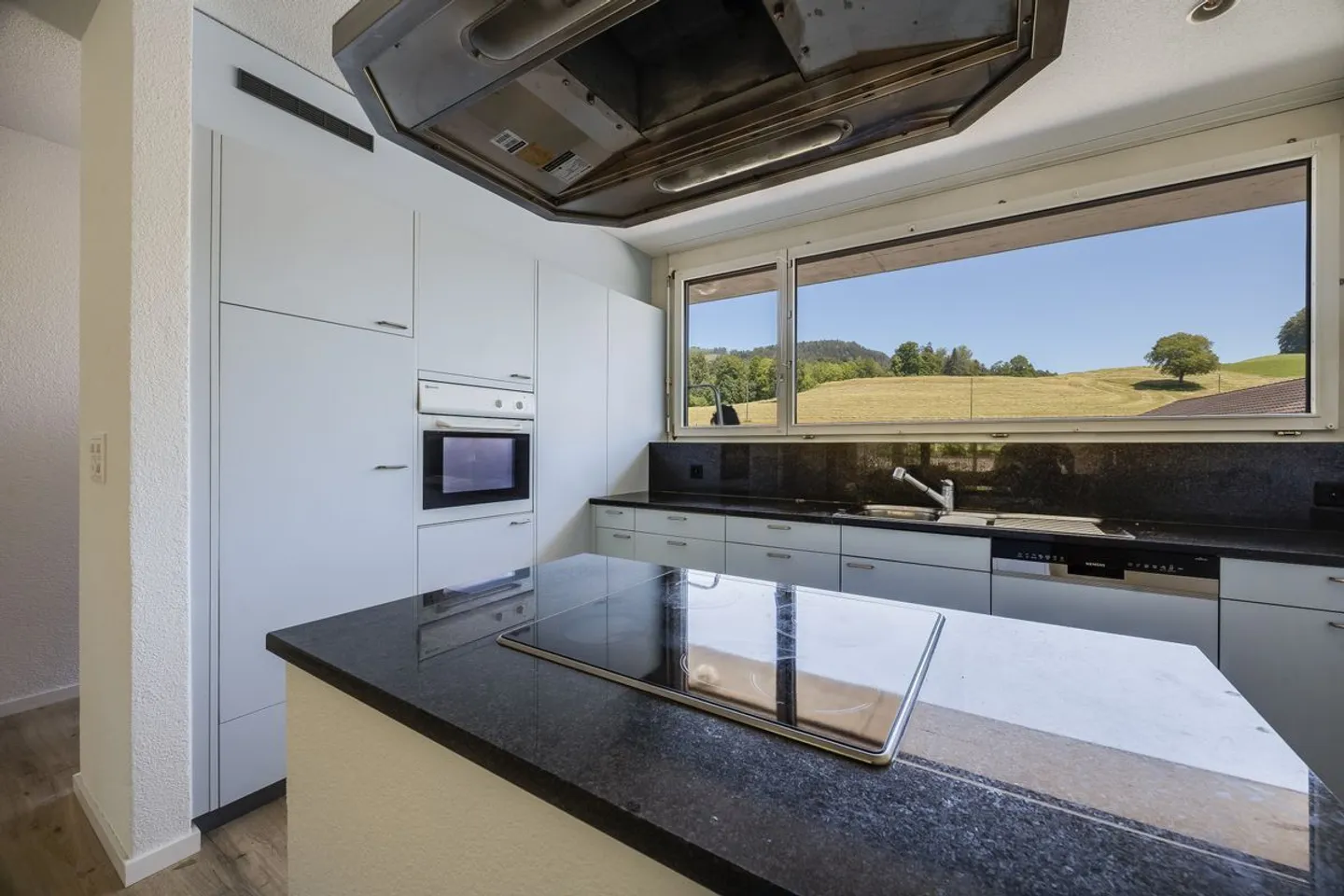 Spacious 4.5-room duplex with a view in Eschenbach - Photo 1 of 13