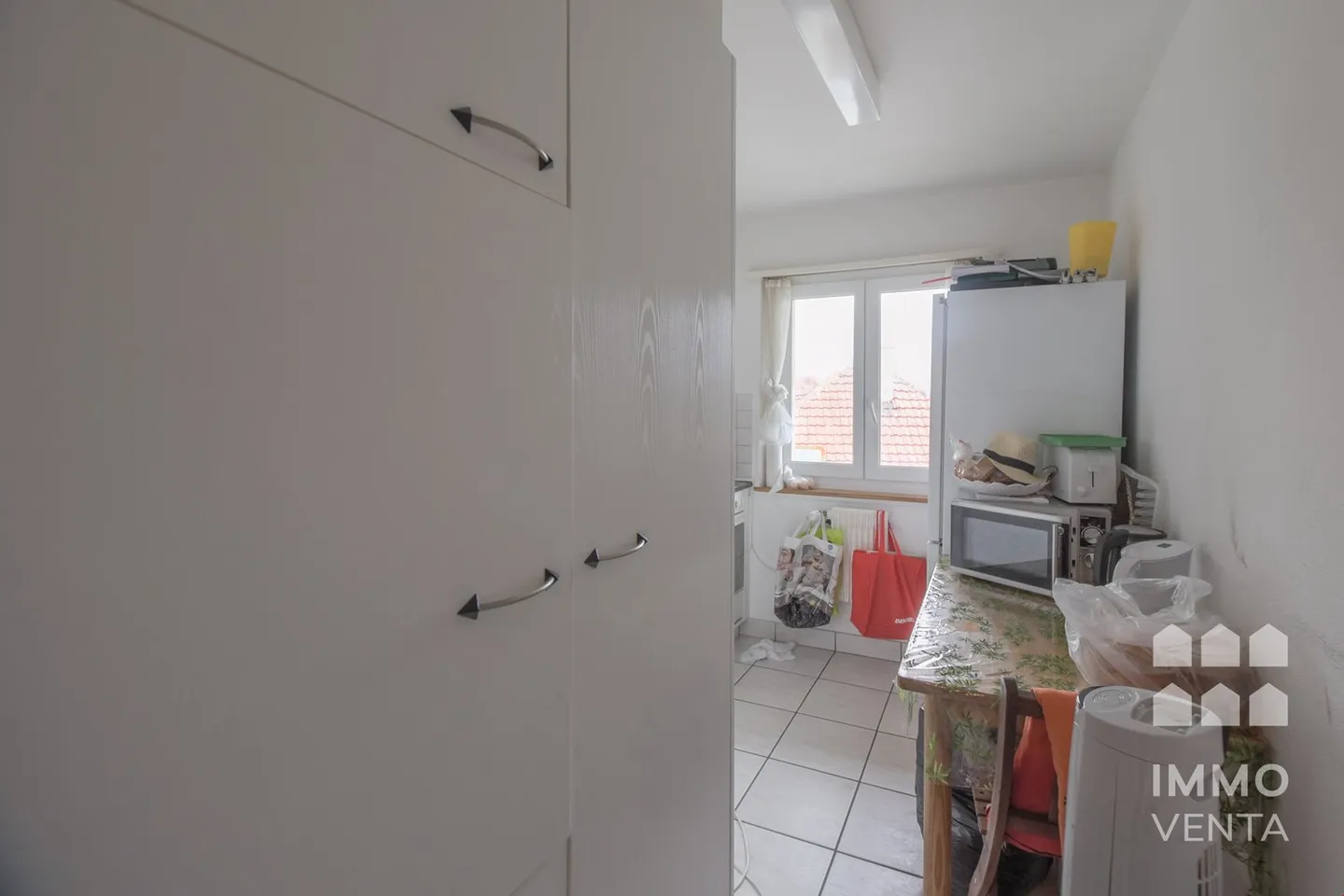 Appartement lumineux de 2½ pièces avec balcon - Photo 4 sur 8