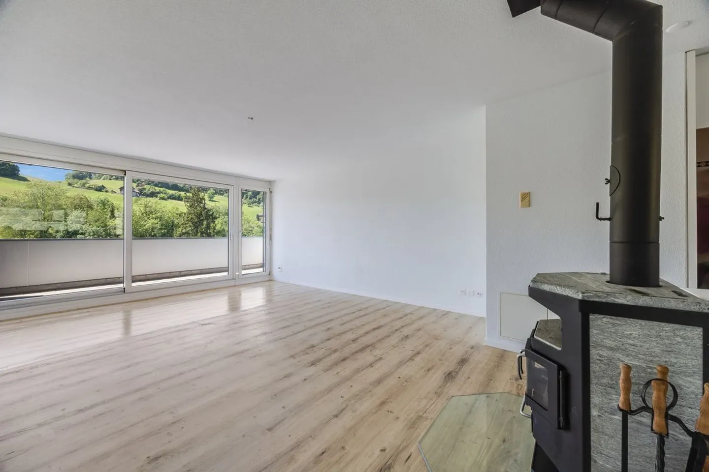 Spacious 4.5-room duplex with a view in Eschenbach - Photo 4 of 13