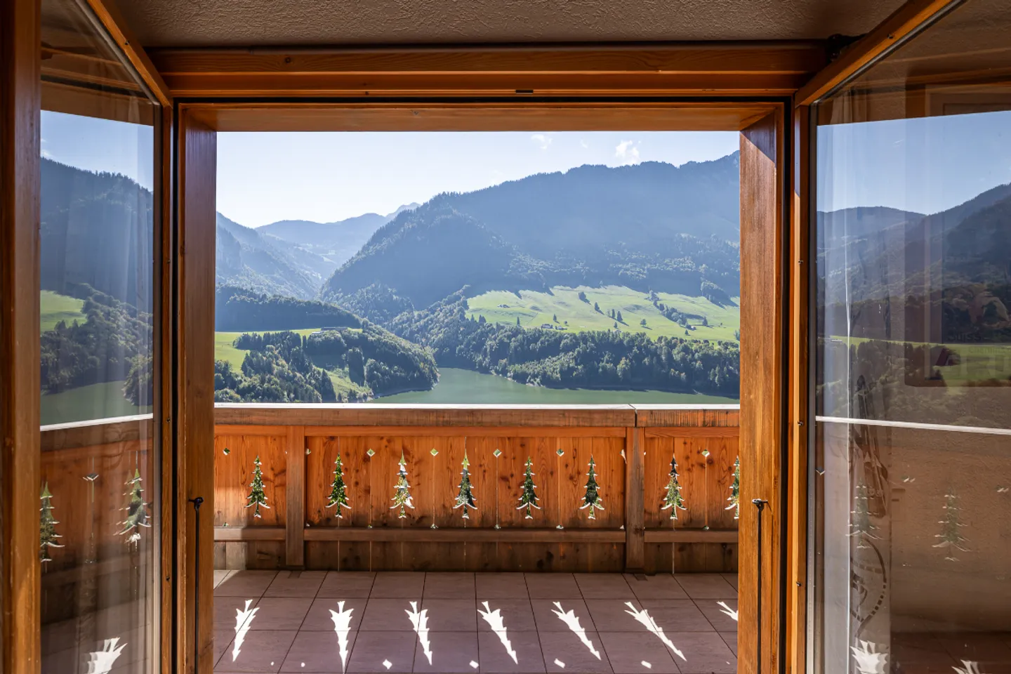 Entre lac et montagnes : un chalet, une vue, une vie - Photo 10 sur 11