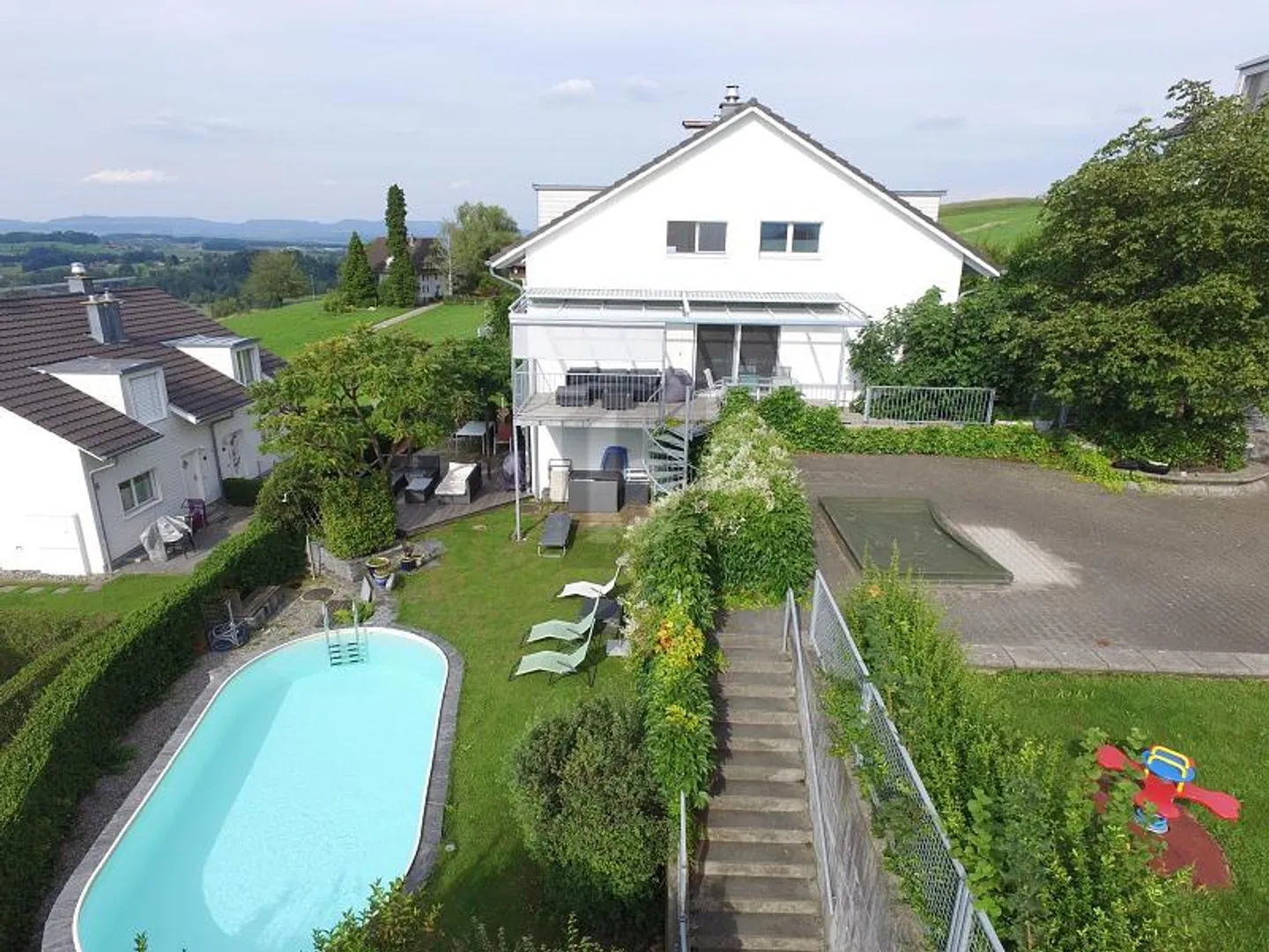 CON UN GRANDE GIARDINO IN UNA POSIZIONE FAMILIARE - Foto 1 di 6