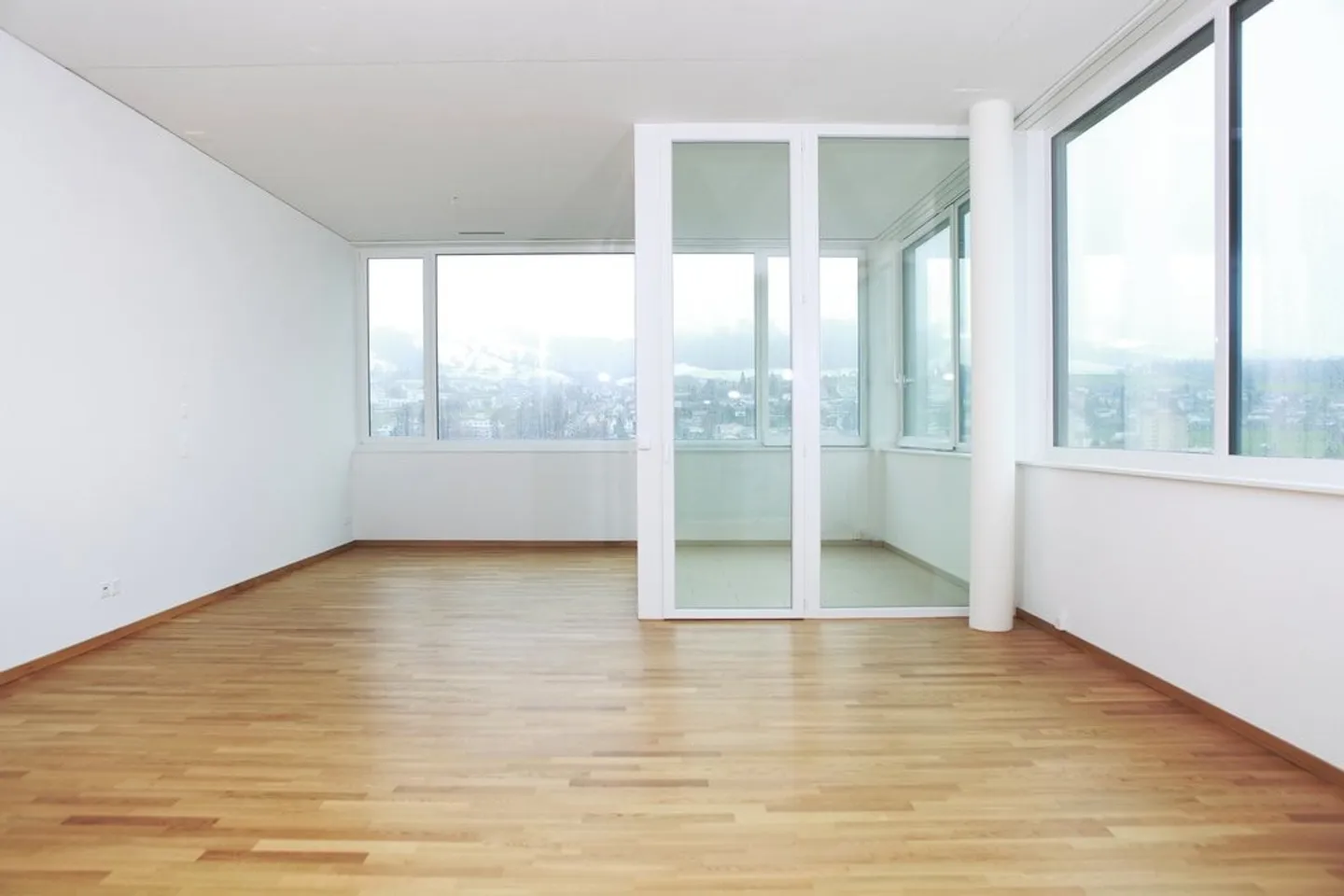 Modern 3.5-Room Apartment - Photo 3 of 8