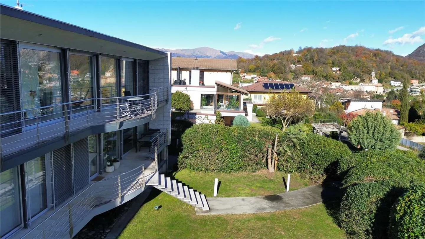 Villa di Lusso con Vista Lago - Foto 28 di 34