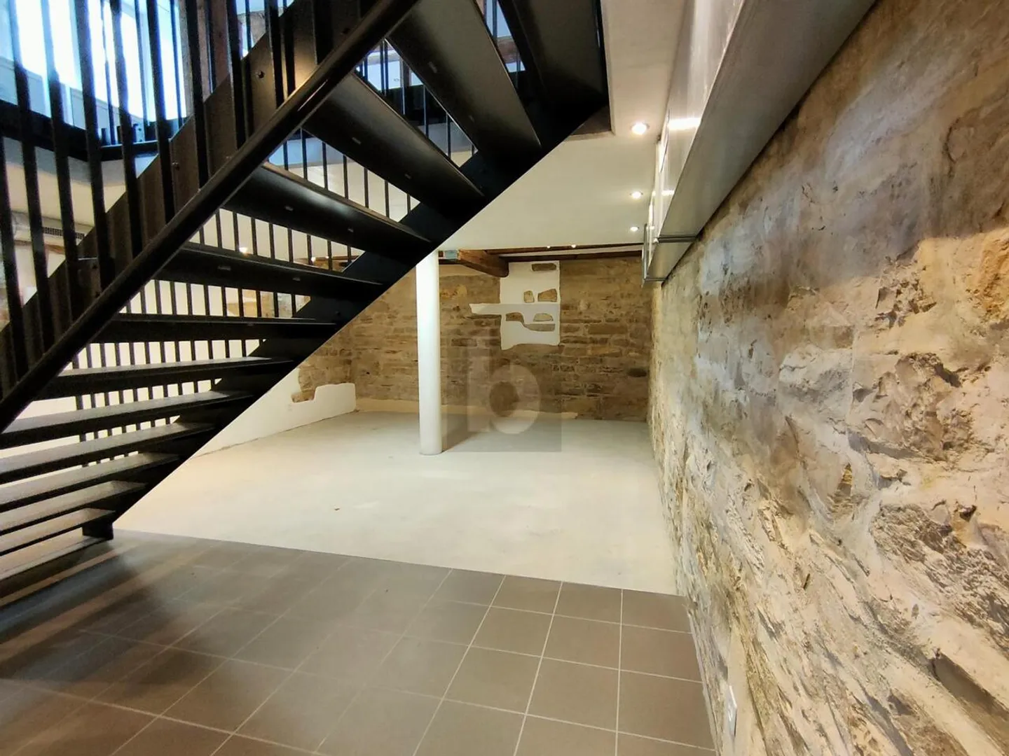 IDÉAL POUR COIFFEUR OU COSMÉTIQUE, CENTRAL - Photo 5 sur 6