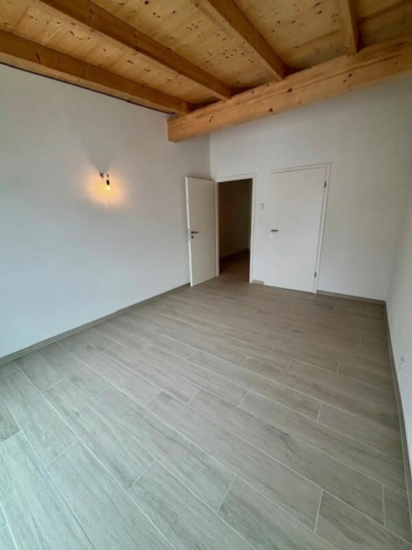 Geräumige Dachwohnung - Foto 6 von 12