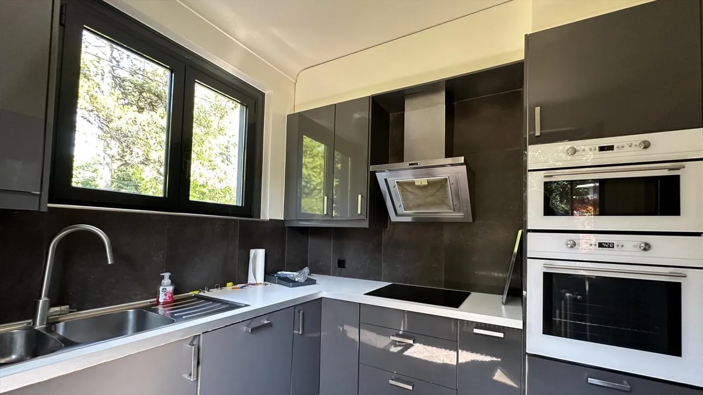 9-room House - Photo 2 of 13