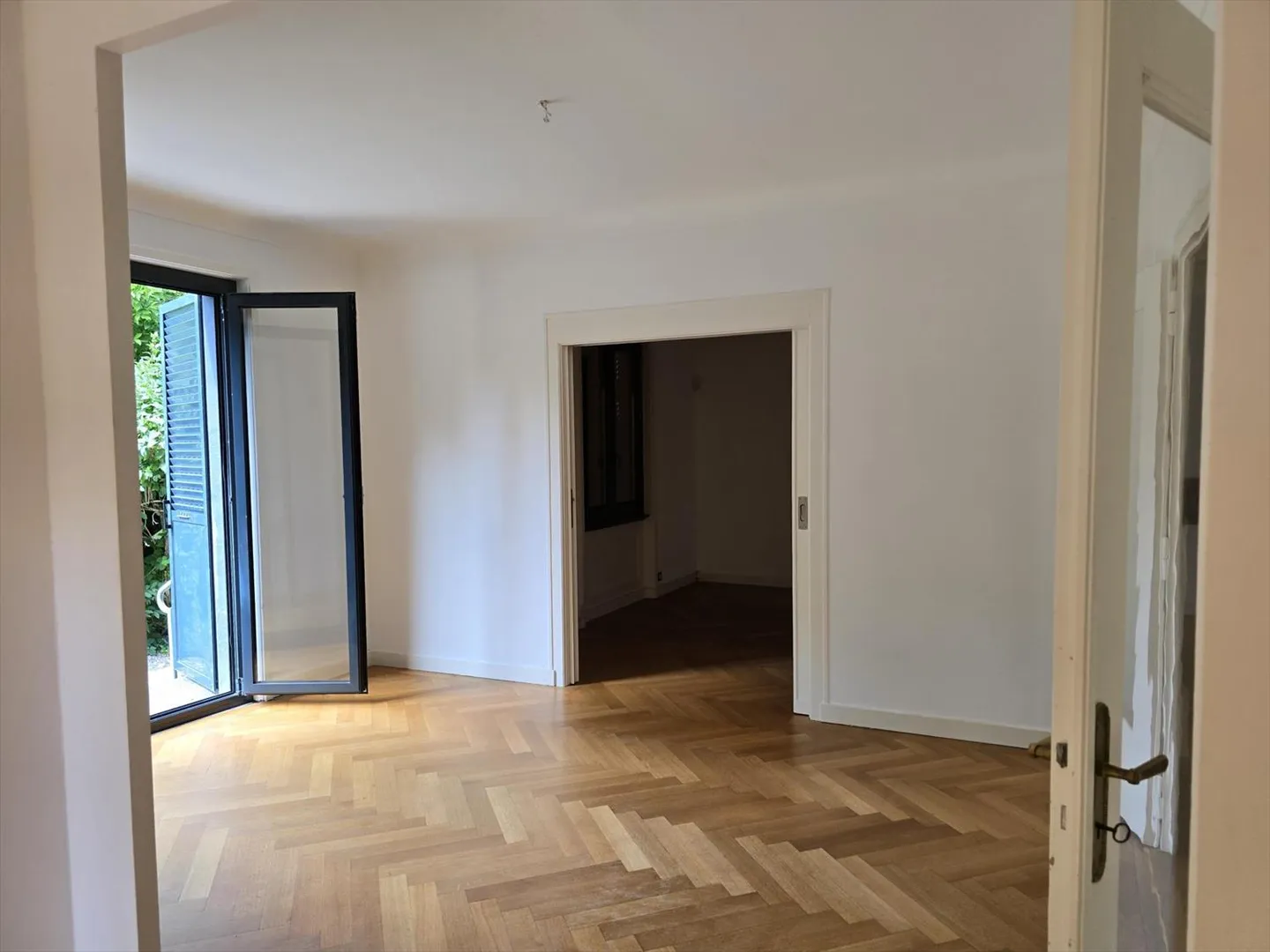 9-room House - Photo 3 of 13