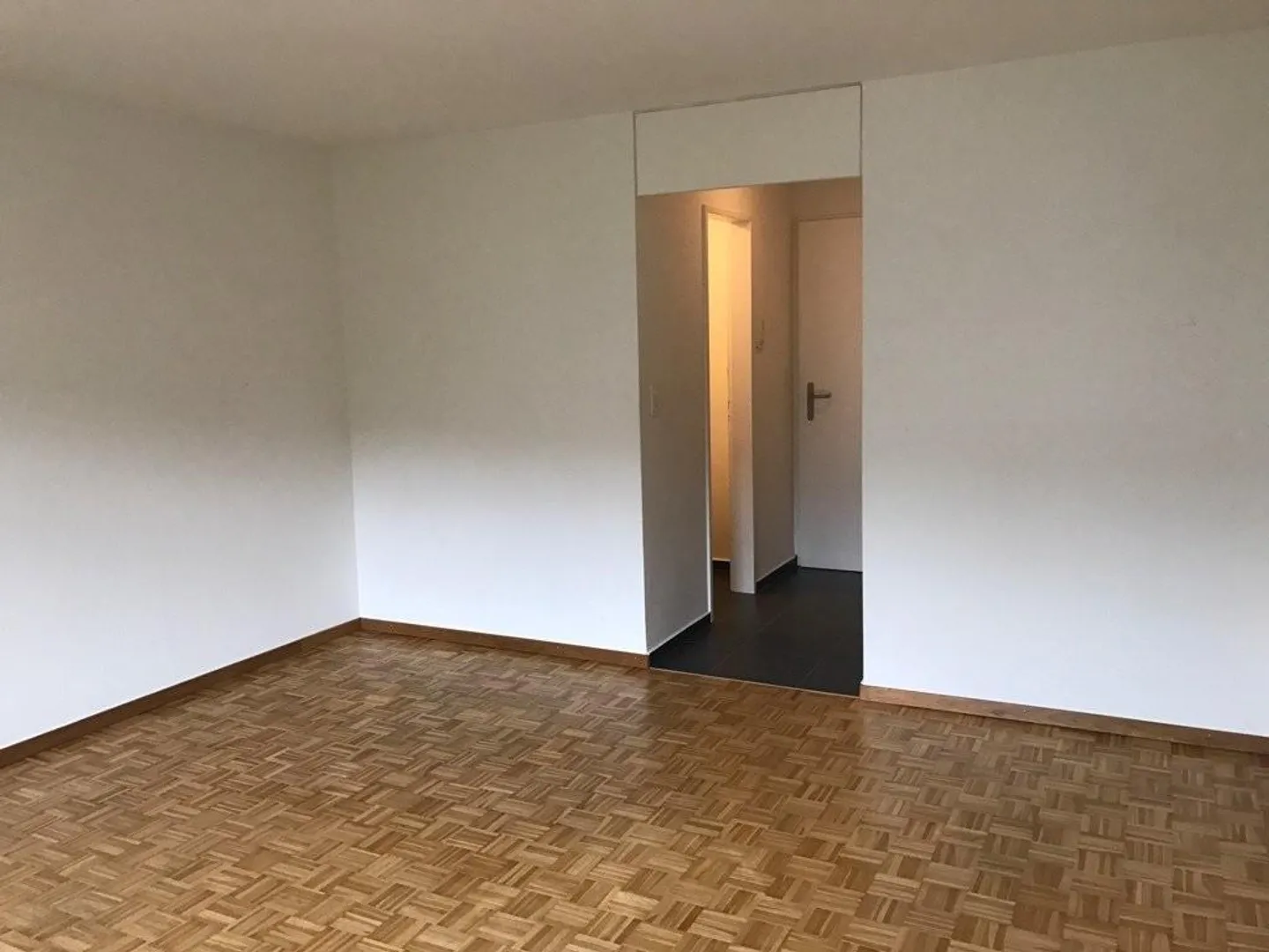 Piccolo ma bel appartamento nel quartiere di Würzenbach - Foto 3 di 8