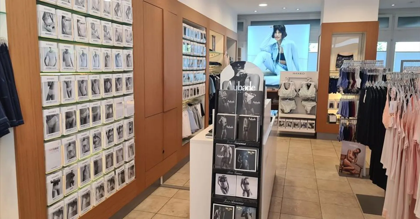 Spazio commerciale in vendita in una posizione molto centrale - Foto 2 di 13
