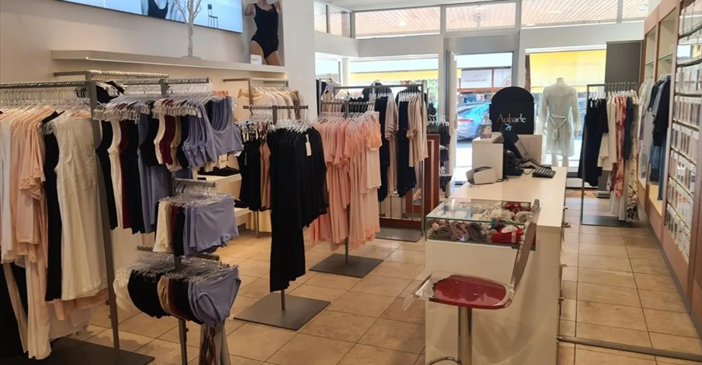 Spazio commerciale in vendita in una posizione molto centrale - Foto 3 di 13