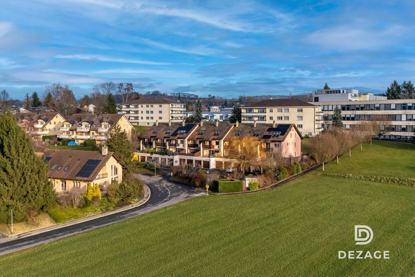 Ruhige Nachbarschaft, schöne Aussicht auf den Jura: hübsche Familienvilla 15 Minuten von Lausanne! - Foto 4 von 13