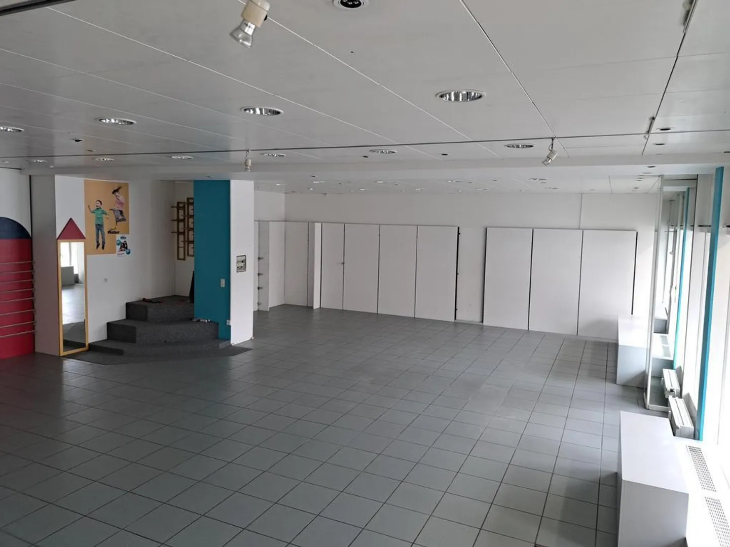 Grande negozio nel centro commerciale di Aesch - Foto 4 di 6