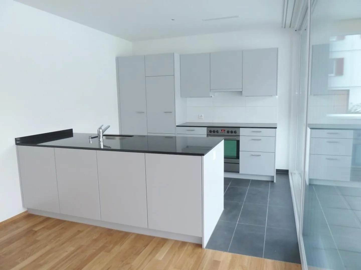 Bellissimo appartamento luminoso - Affittare senza deposito - Foto 3 di 6