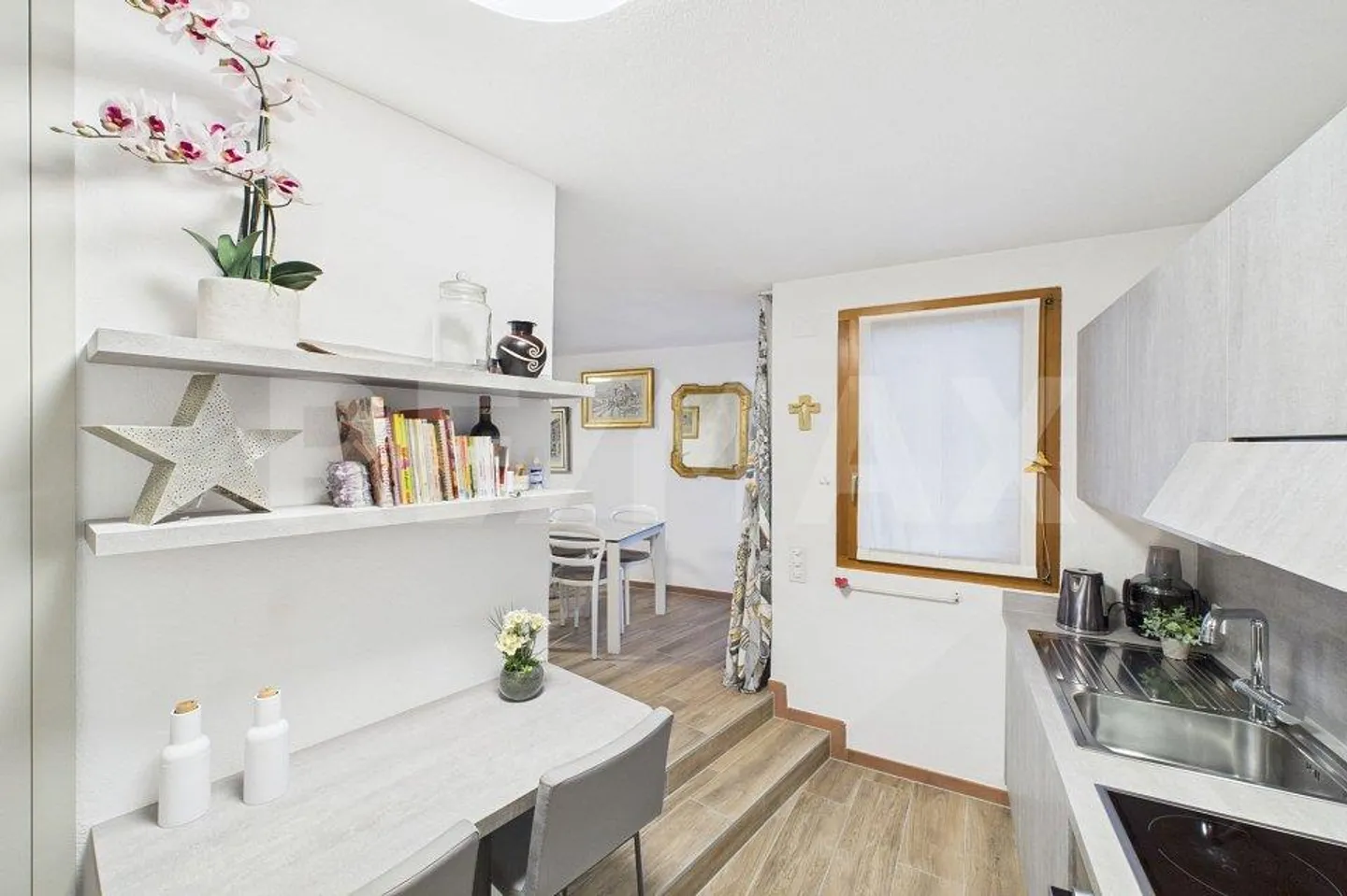 IMMOBILIE mit EINKOMMEN; Mehrfamilienhaus mit 10 Wohnungen, 1 Geschäft, privatem Innenhof und Garten - Foto 5 von 10