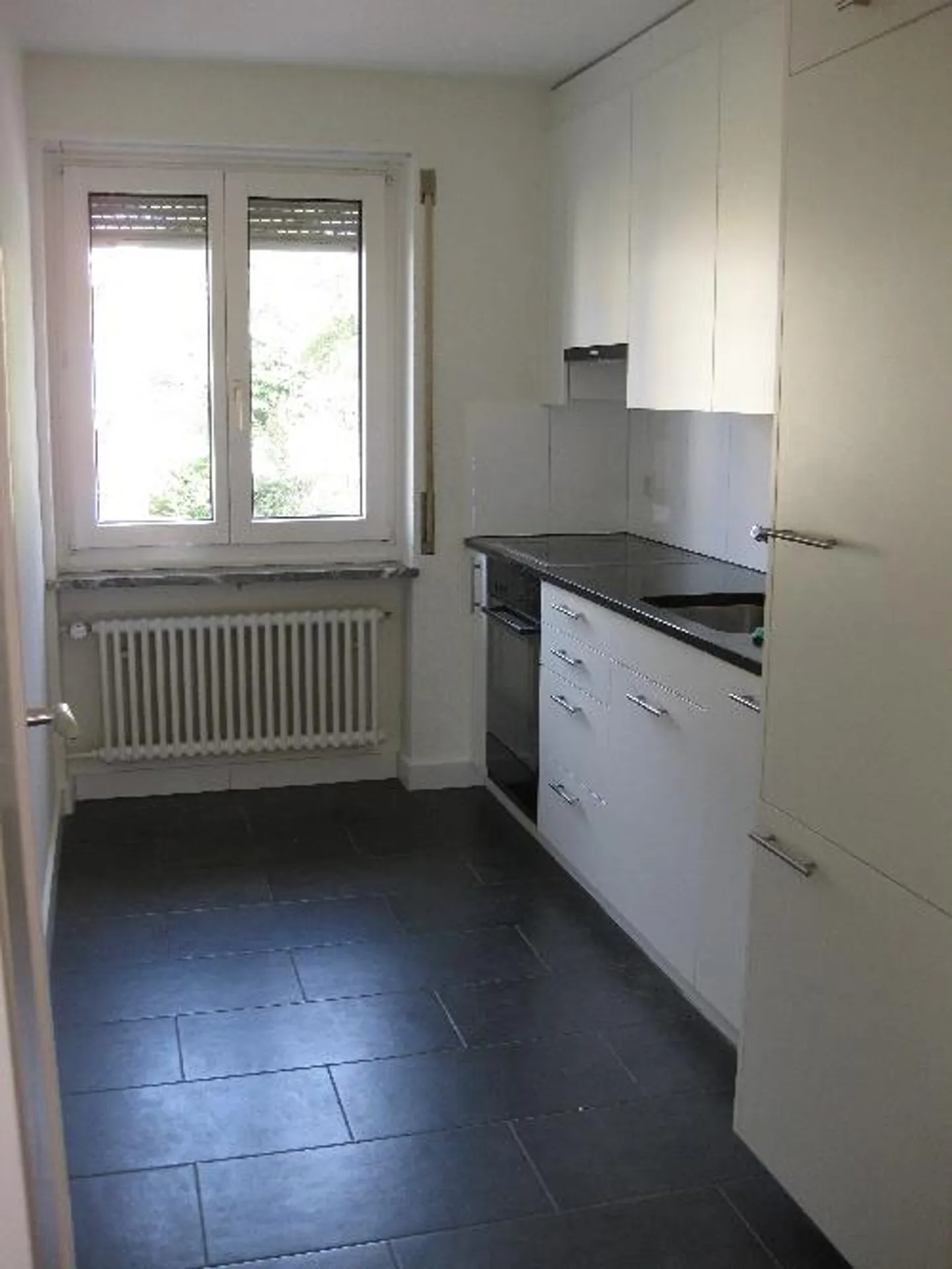 Apartment for rent - Photo 3 of 4