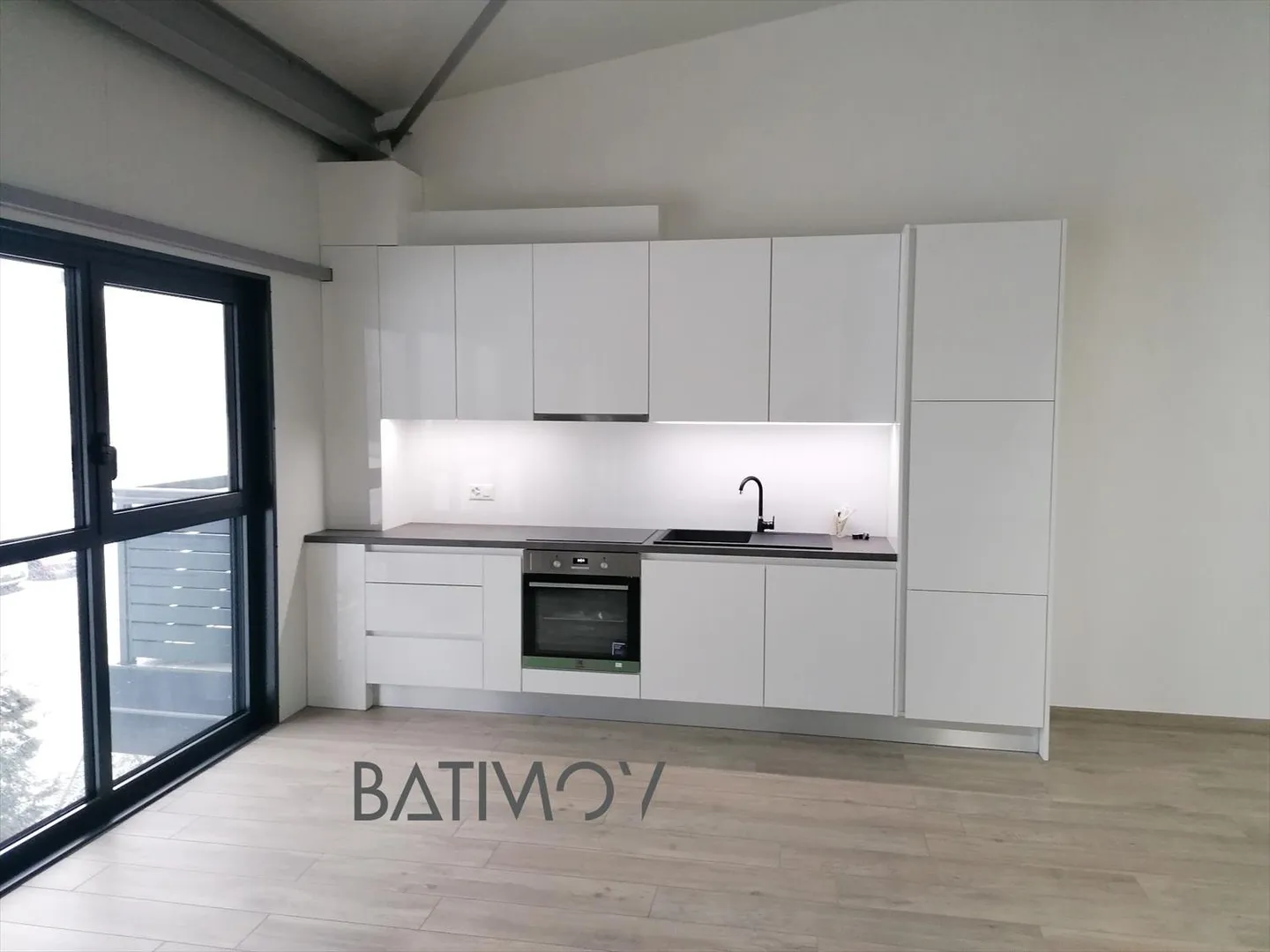 Mixed-use building for rent - Photo 5 of 6