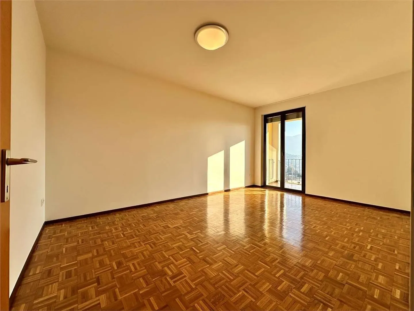 Helle Wohnung mit atemberaubender Aussicht - Foto 9 von 12