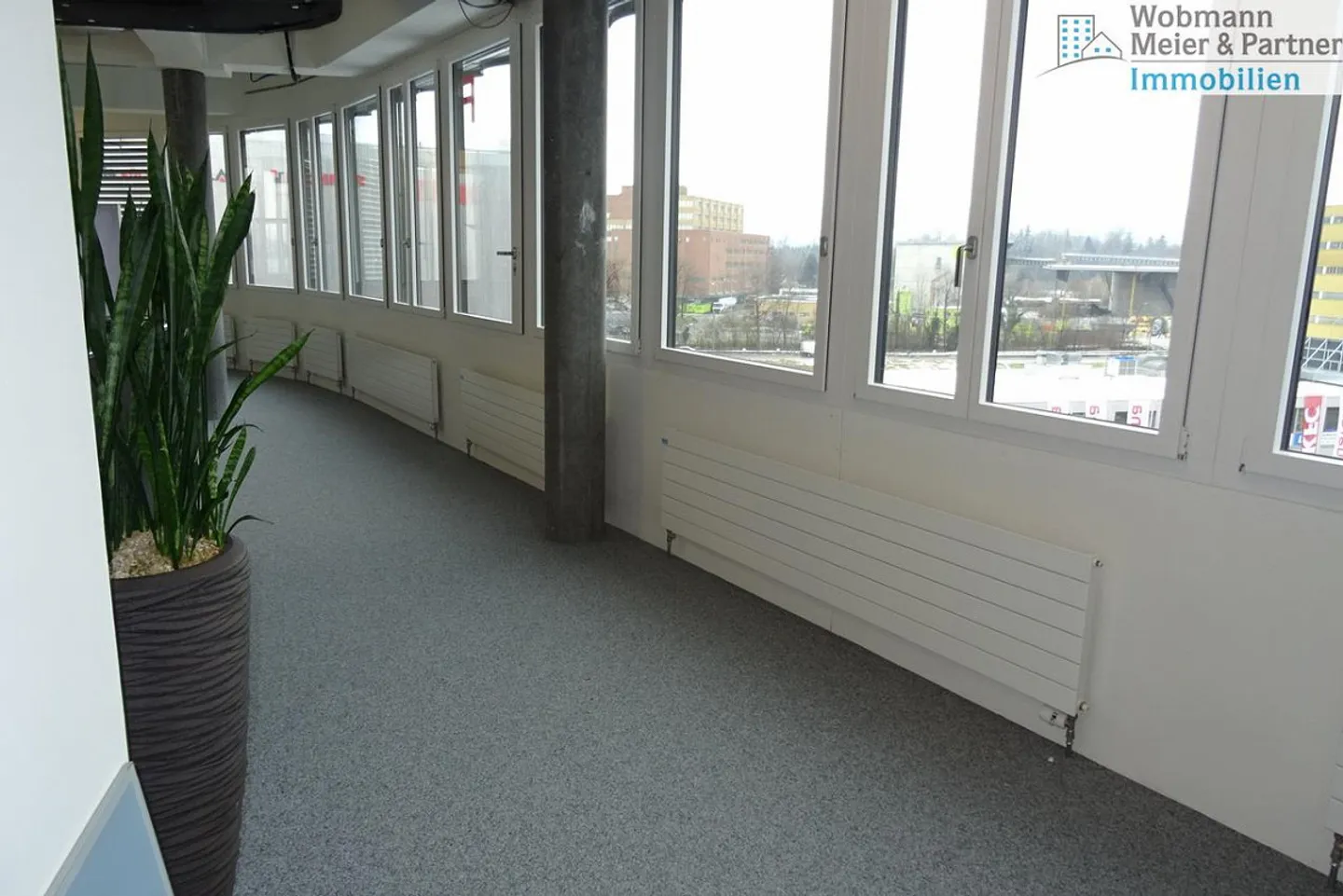 Offriamo uno spazio di 121 e 60 m2 nella Torre Medica nell'EKZ Inside, Volketswil - Foto 5 di 9