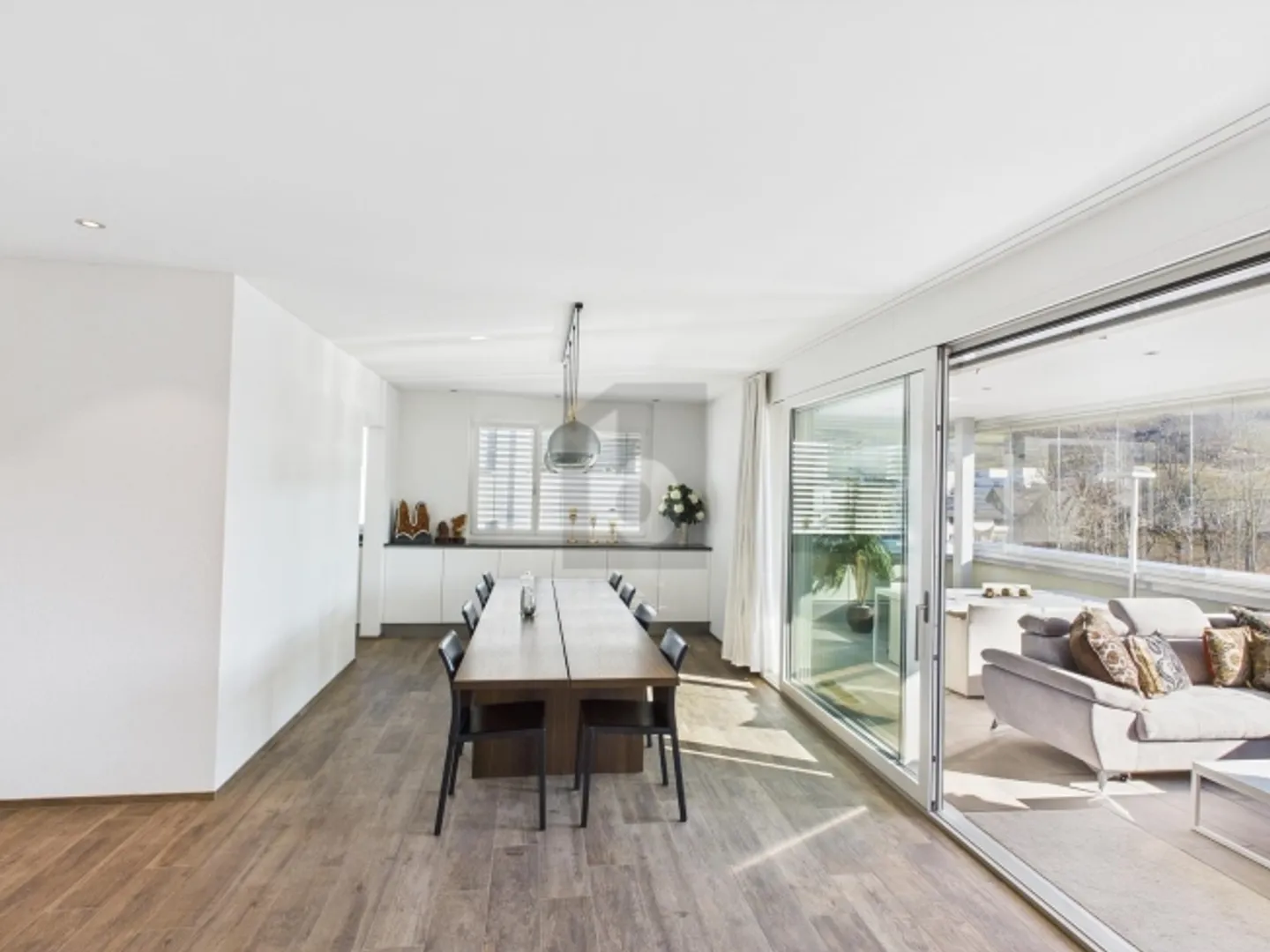 MODERN WITH HIGH COMFORT AND IDEAL LOCATION - Photo 2 of 6