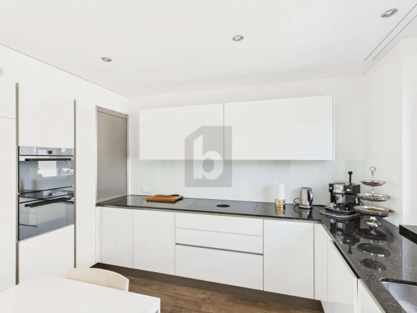 MODERN WITH HIGH COMFORT AND IDEAL LOCATION - Photo 3 of 6
