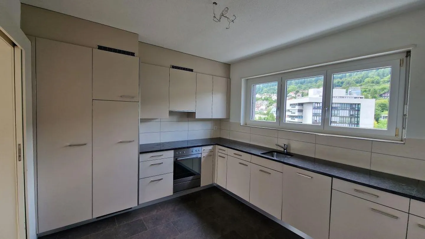 Appartement spacieux avec une vue magnifique sur Bienne - Photo 2 sur 9