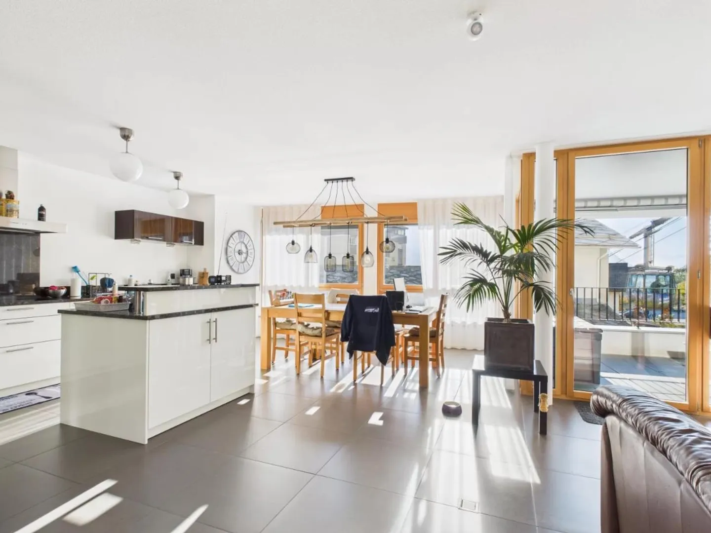 High-quality apartment with loggia and hobby room in Gampel - Photo 4 of 10