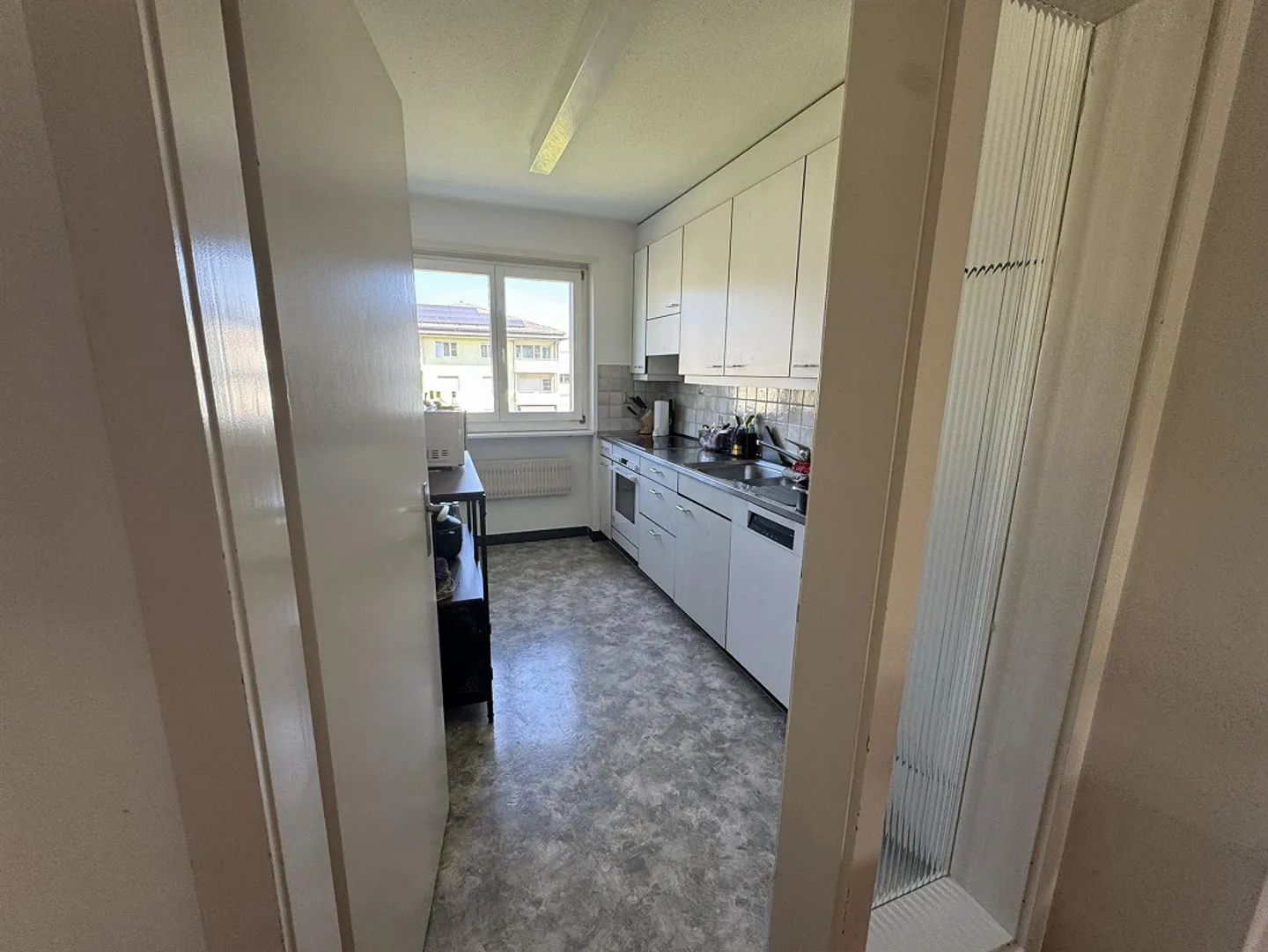 Appartement 3 1/2 pièces au cœur du village de Rotkreuz - Photo 2 sur 4