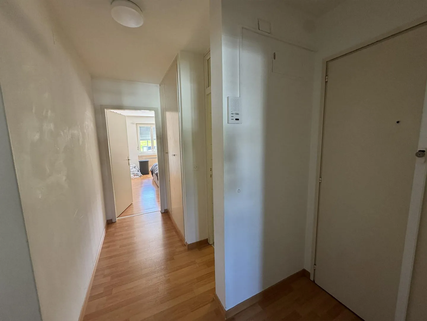 Appartement 3 1/2 pièces au cœur du village de Rotkreuz - Photo 3 sur 4