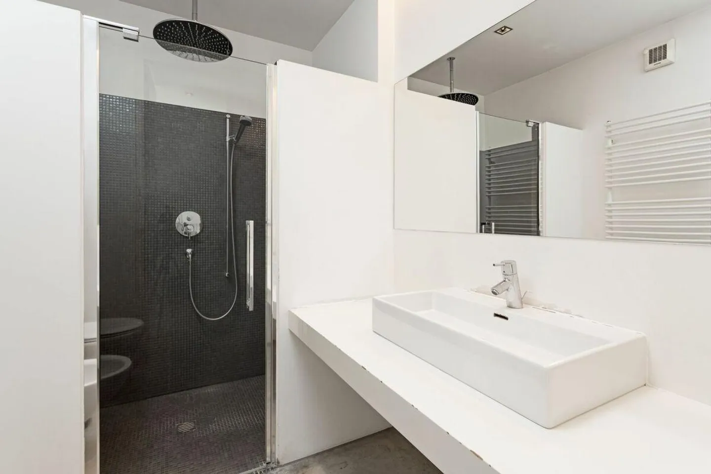 Moderna ed elegante villa con ampio giardino - Foto 10 di 10