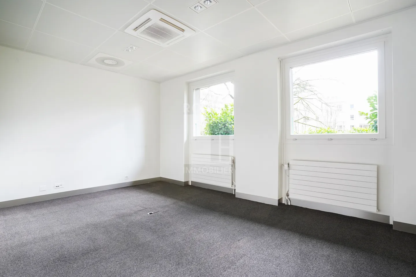 Arcade of approx. 66 m² on the ground floor - Photo 3 of 4