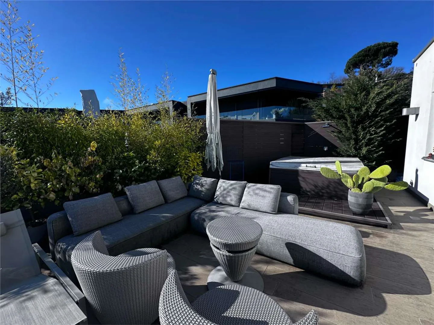 Penthouse de Luxe avec Vue sur le Lac - Photo 4 sur 21