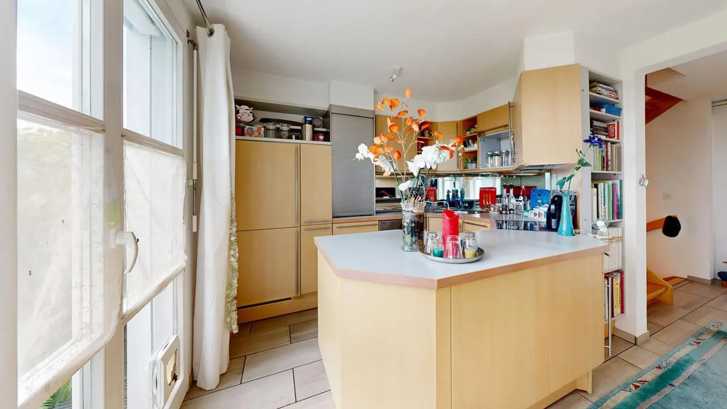 Bright 5.5-room semi-detached house with carport and two outdoor parking spaces - Photo 3 of 13