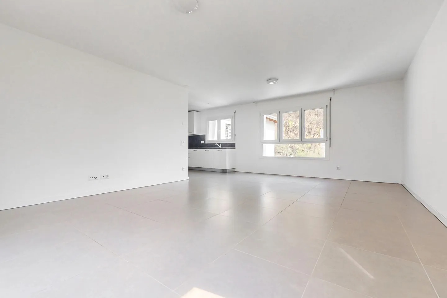 Ampio appartamento di 3,5 locali a Cresciano - Foto 3 di 9