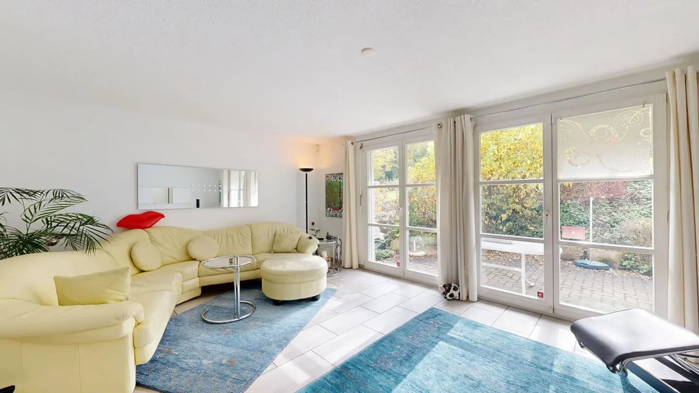Bright 5.5-room semi-detached house with carport and two outdoor parking spaces - Photo 1 of 13
