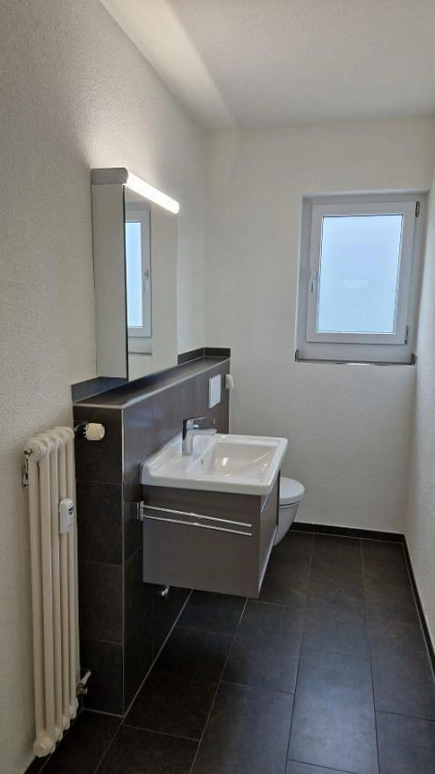 Appartement spacieux avec une vue magnifique sur Bienne - Photo 7 sur 9