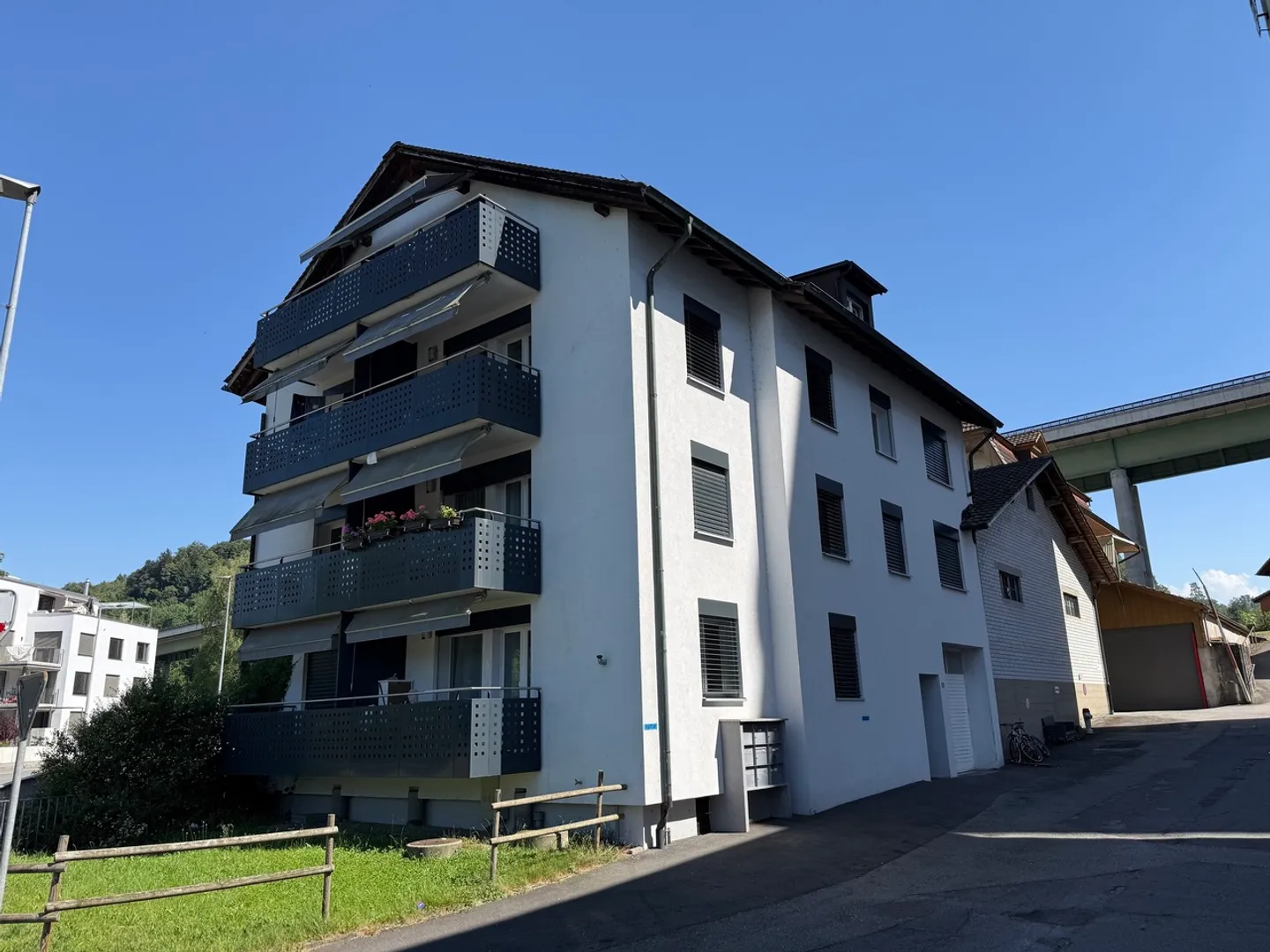 Helles Studio mit ausgezeichneter Erreichbarkeit – Flamatt - Foto 1 von 1