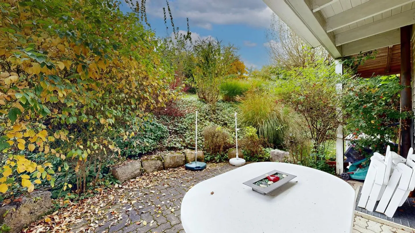 Bright 5.5-room semi-detached house with carport and two outdoor parking spaces - Photo 12 of 13