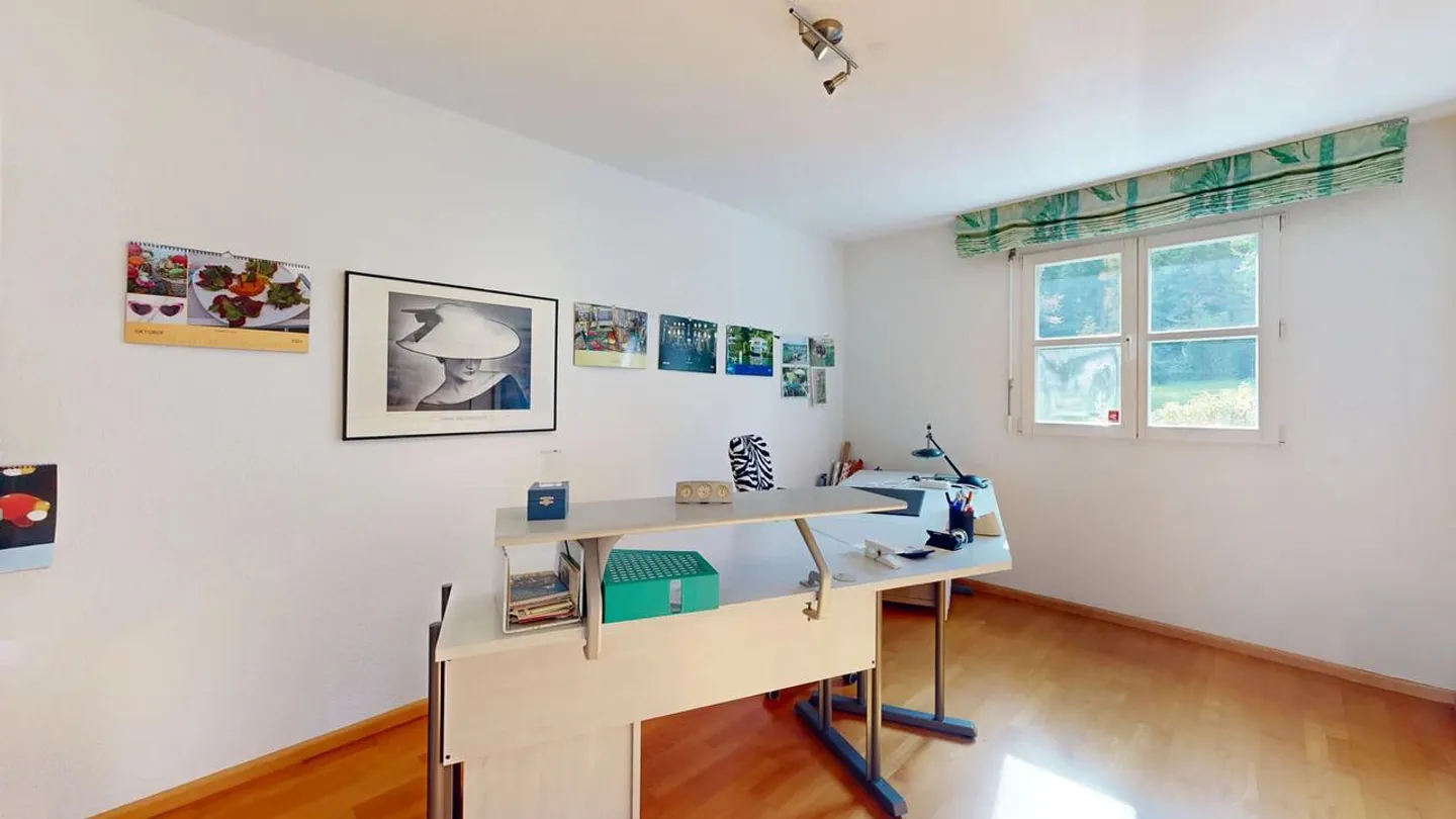 Bright 5.5-room semi-detached house with carport and two outdoor parking spaces - Photo 9 of 13