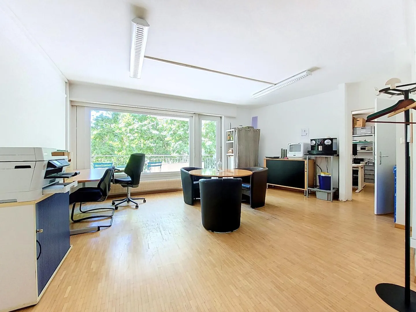 Office 6.5 rooms - Photo 1 of 16