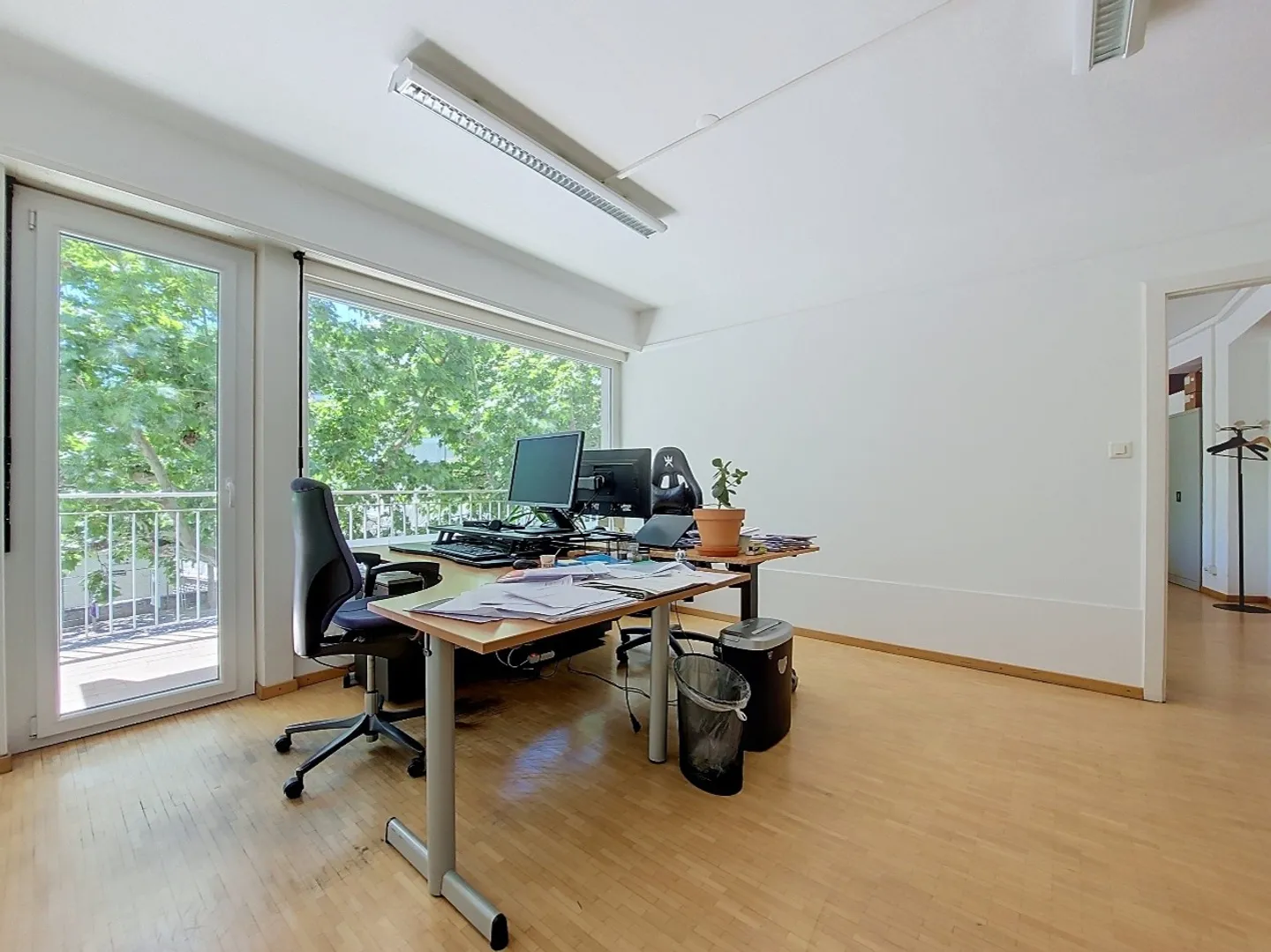 Office 6.5 rooms - Photo 3 of 16