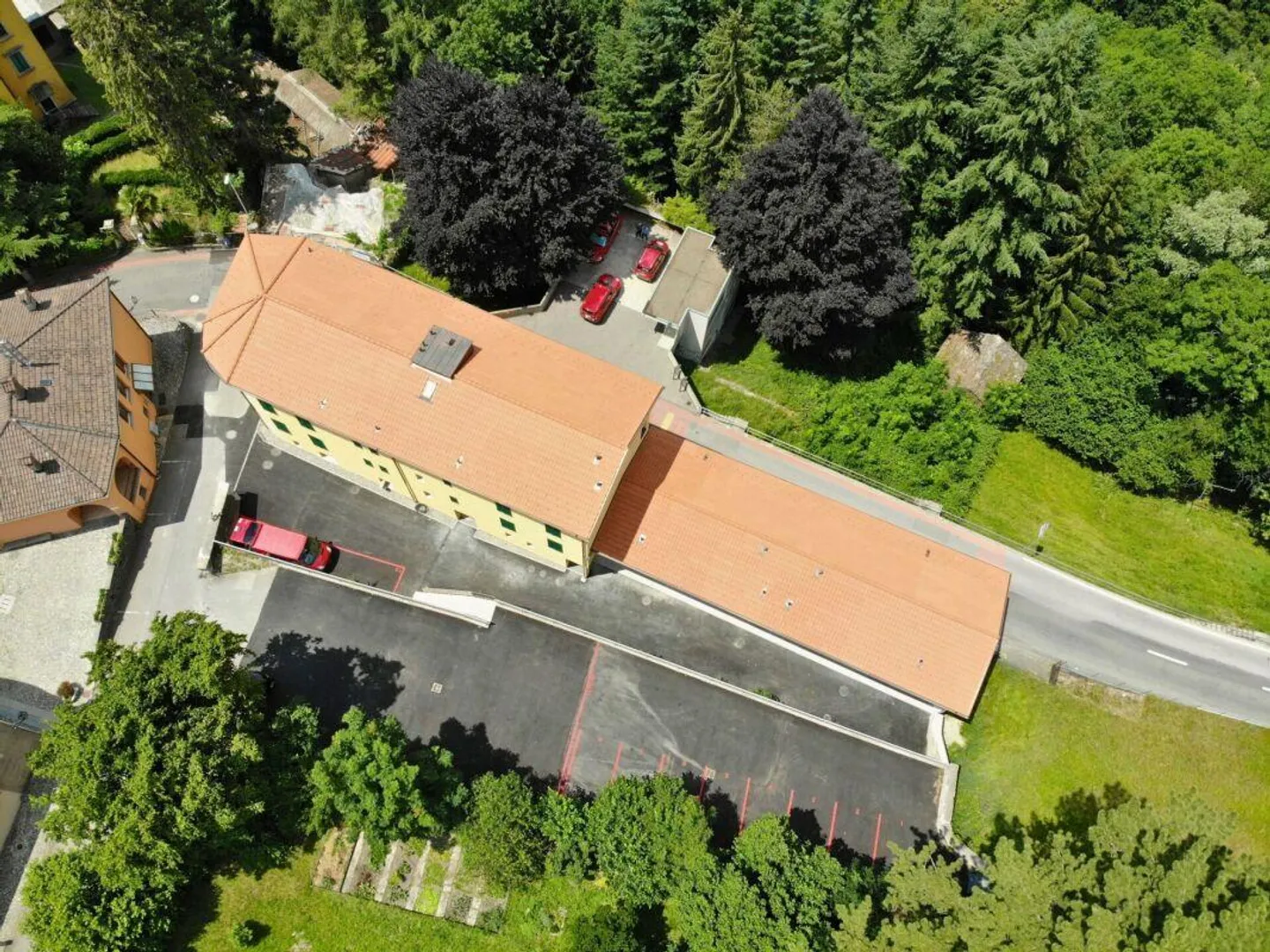 Modern penthouse with 3.5 rooms, balcony, view, and two parking spaces - Photo 16 of 20