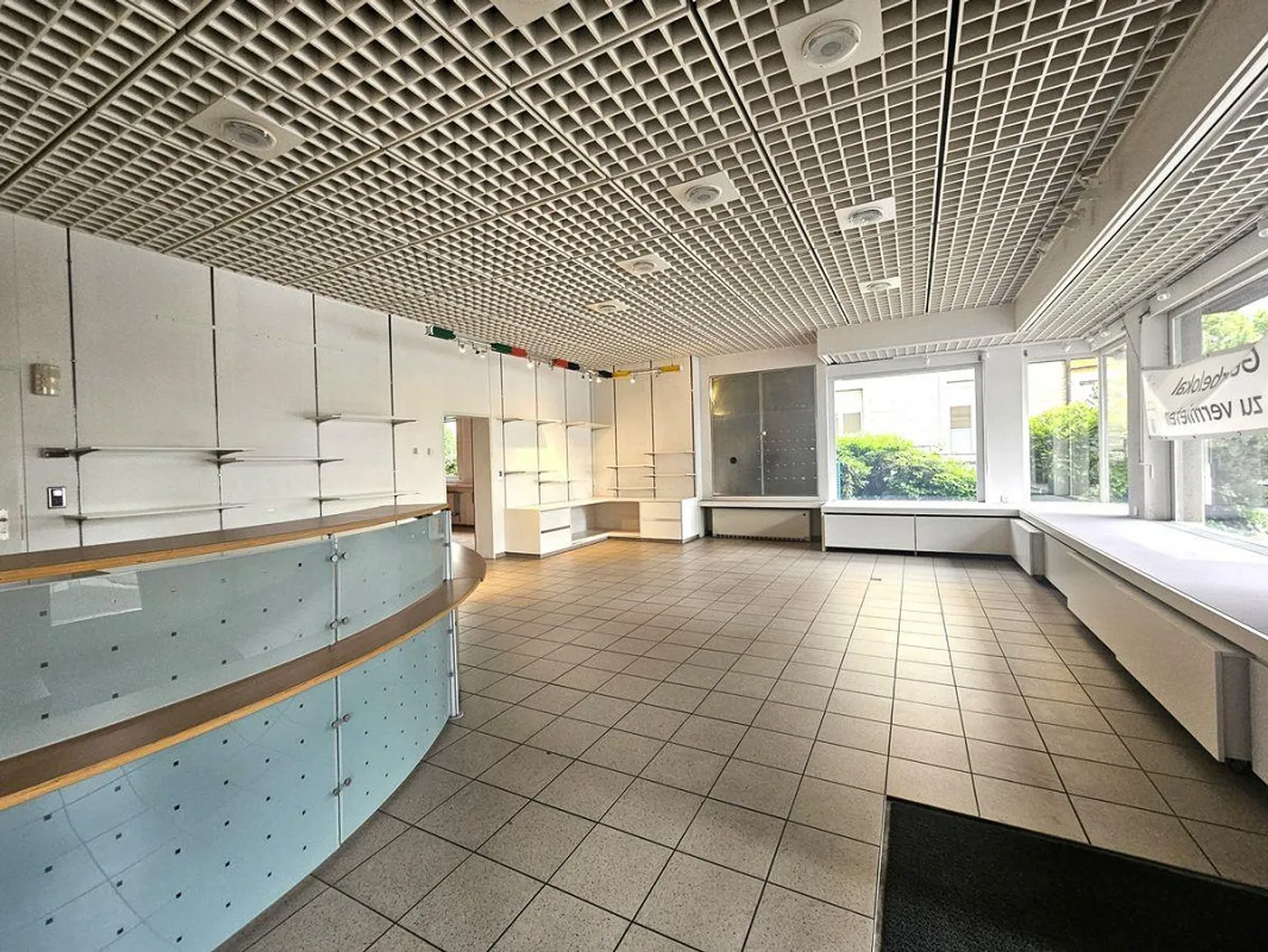 IL VOSTRO NUOVO INDIRIZZO COMMERCIALE DIRETTAMENTE ALLA STAZIONE - Foto 3 di 13