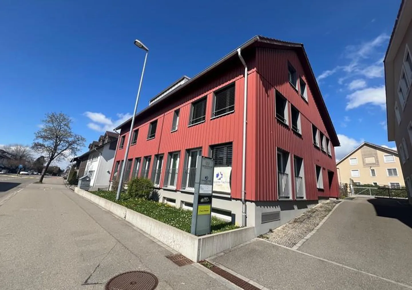 Espace de stationnement abordable - Photo 1 sur 1