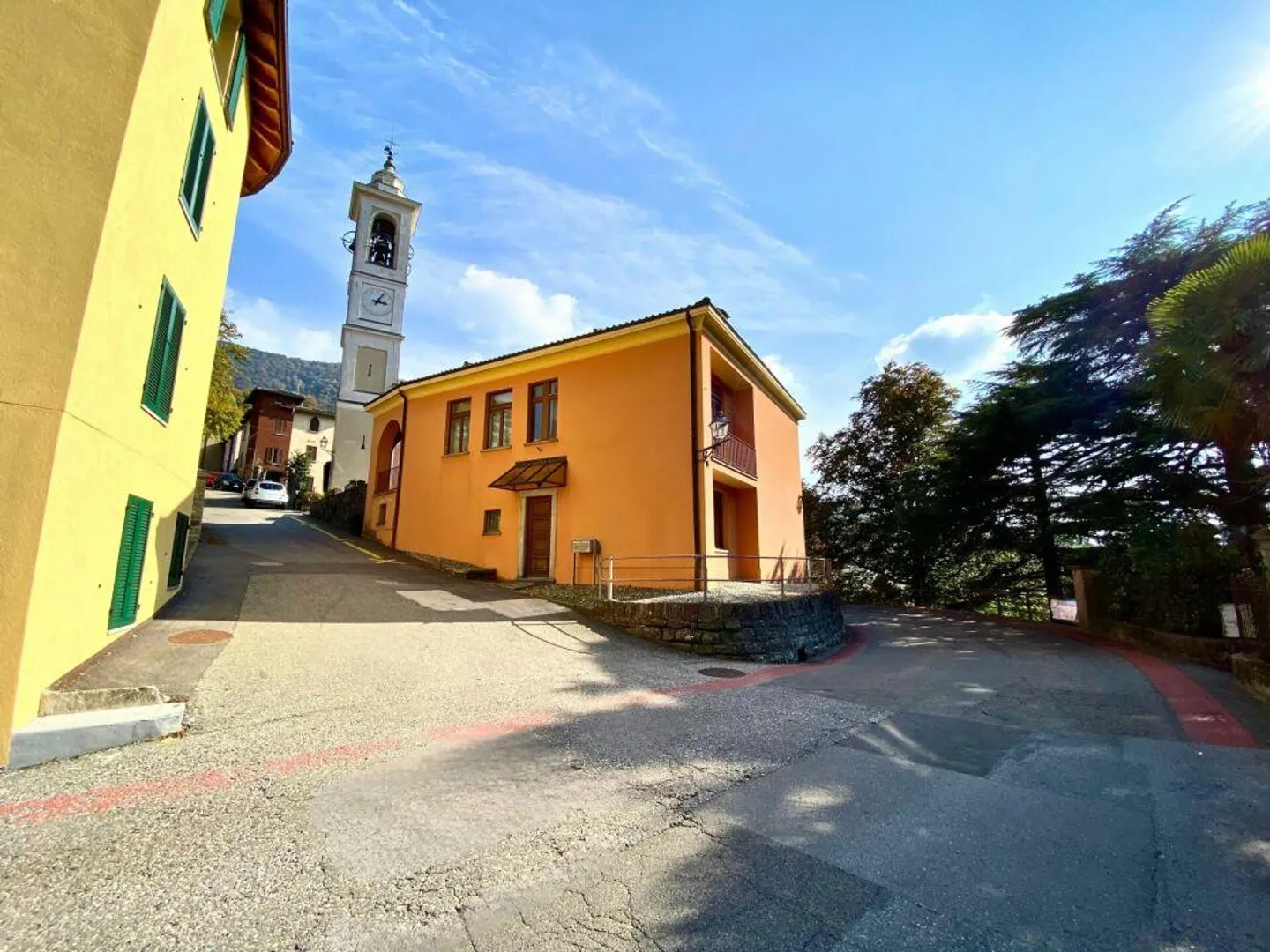 Modern penthouse with 3.5 rooms, balcony, view, and two parking spaces - Photo 17 of 20