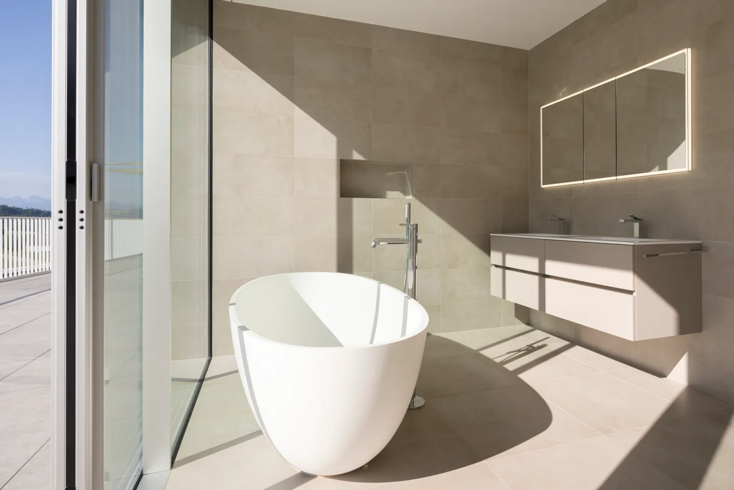 EDLE ATTIKA MIT EINMALIGER AUSSICHT UND DESIGN - Photo 14 sur 14