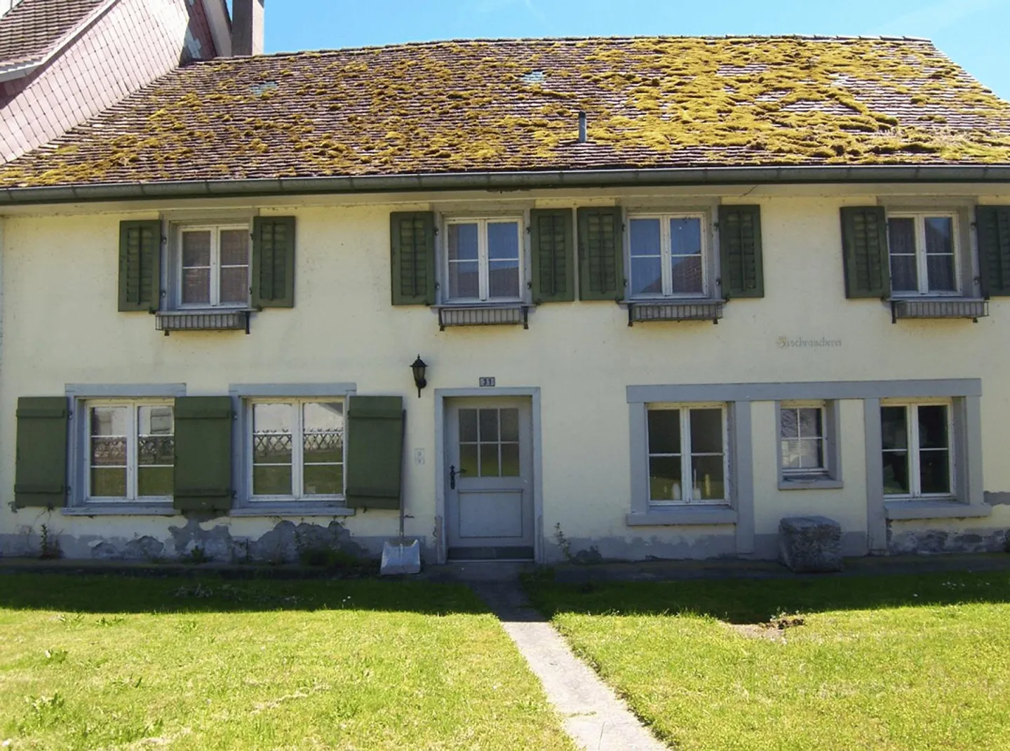 Historisches Mehrfamilienhaus am See - Foto 1 von 13